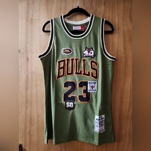 NWT CHICAGO BULLS GREEN JERSEY JORDAN JERSEY BASKETBALL SHIRT NBA S MITCHELL